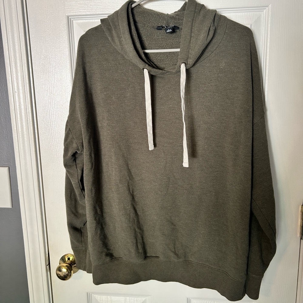 Mem’s Olive Green Hoodie Sweater